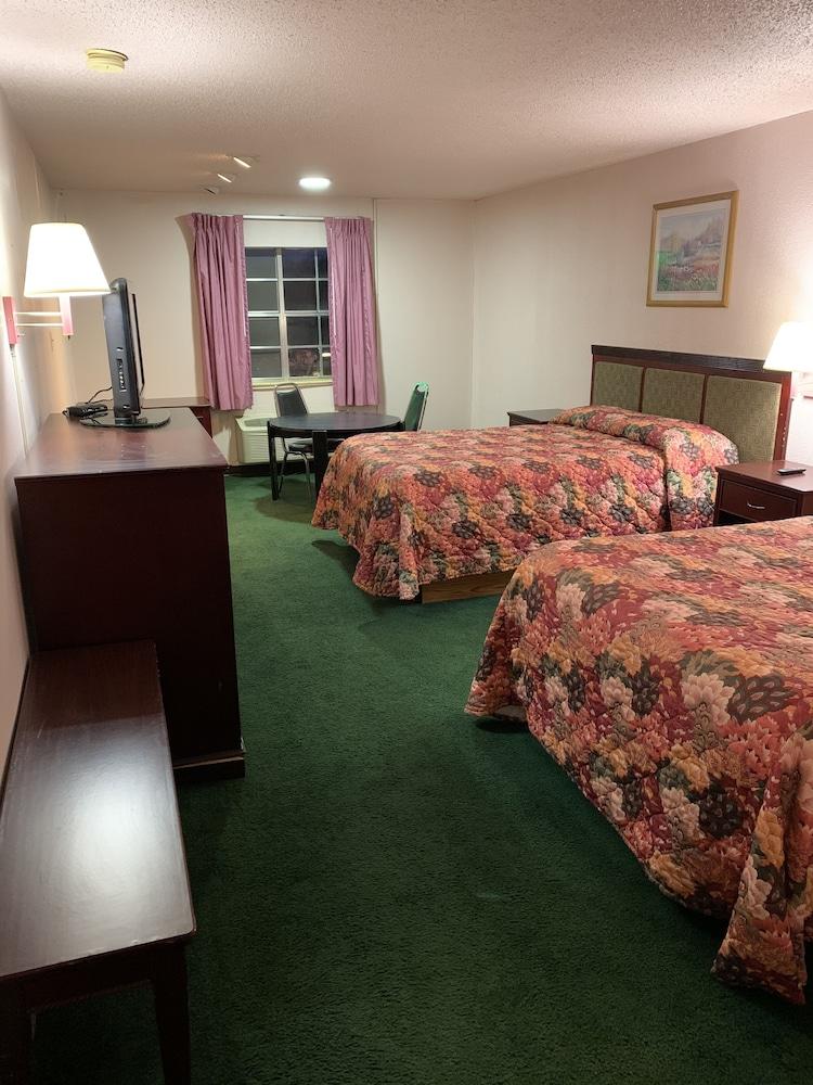 Travelers Inn photo 7