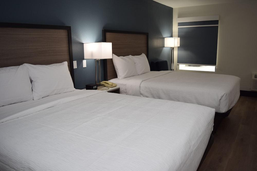 Baymont by Wyndham Batavia - Darien Lake photo 5