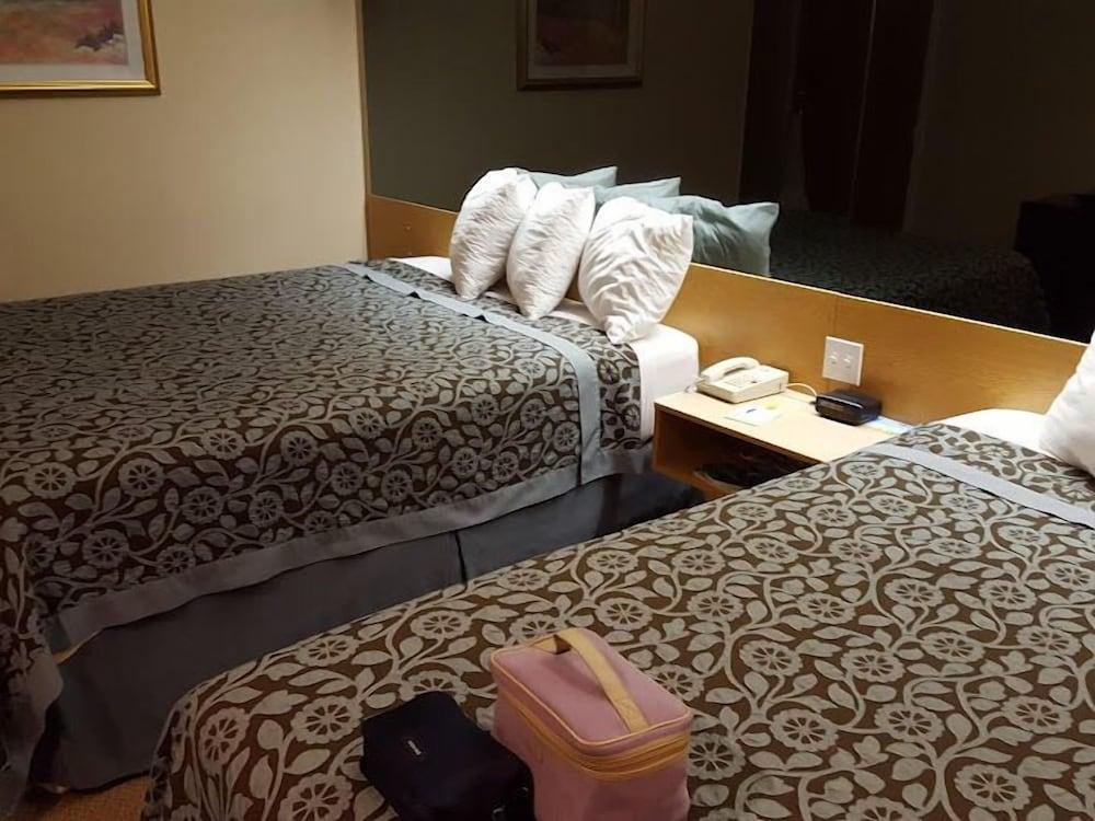 Sturbridge Hotel photo 3