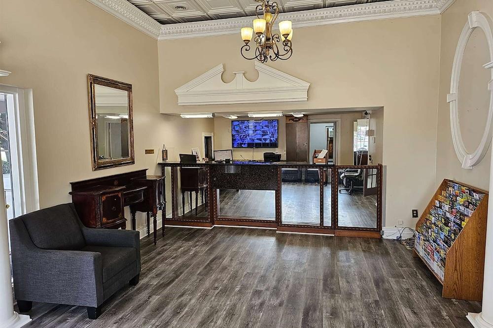 Super 8 by Wyndham Metairie photo 8
