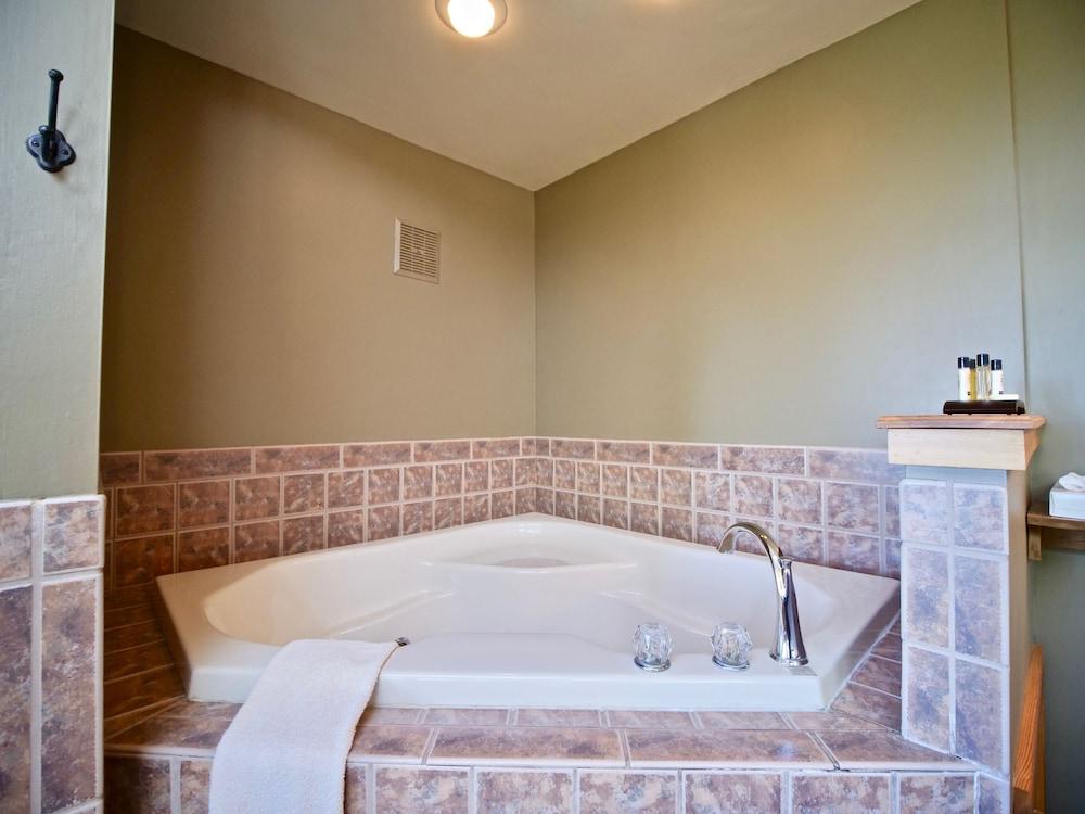 Whaleback Inn photo 11
