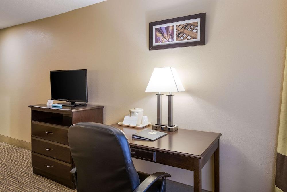 Quality Inn I-70 Near Kansas Speedway photo 13