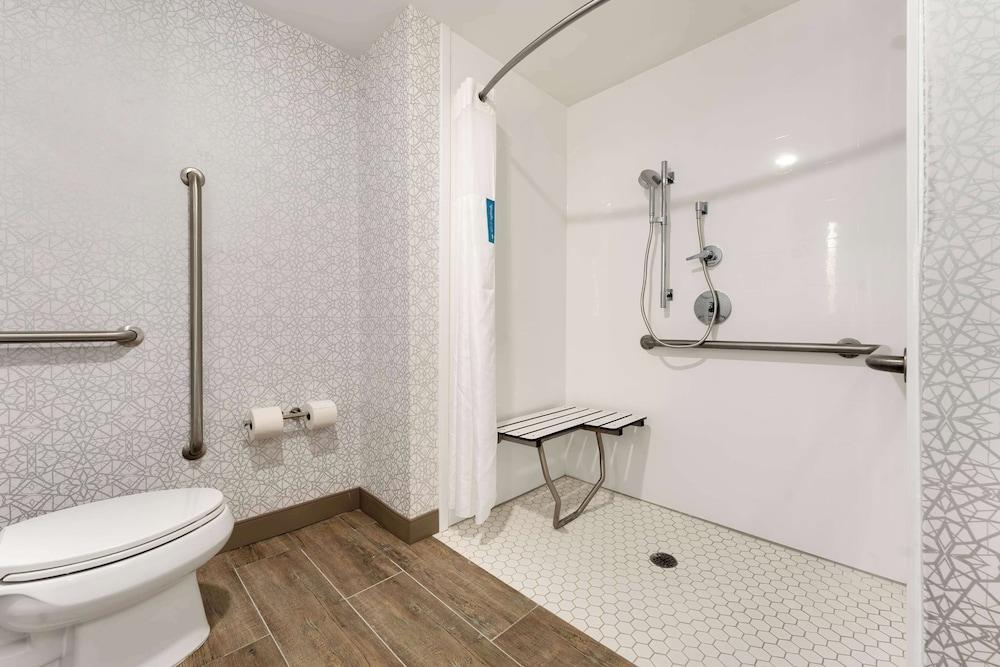 Hampton Inn Milford photo 23