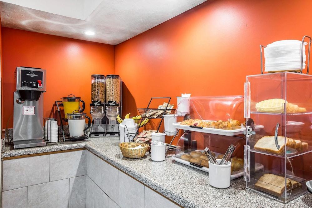 Rodeway Inn & Suites Carrollton photo 17