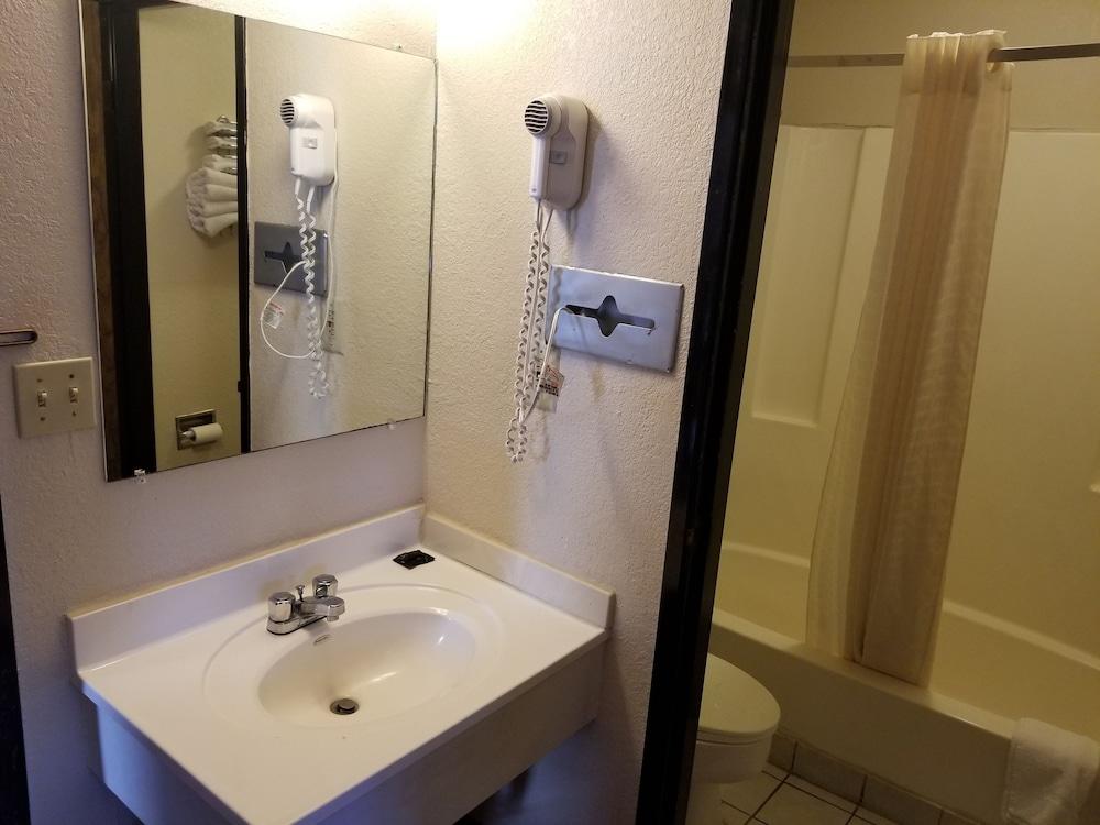 Americas Stay Inn photo 25