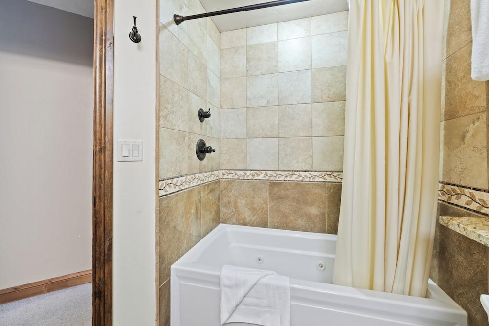 The Vail Spa Condominiums photo 51