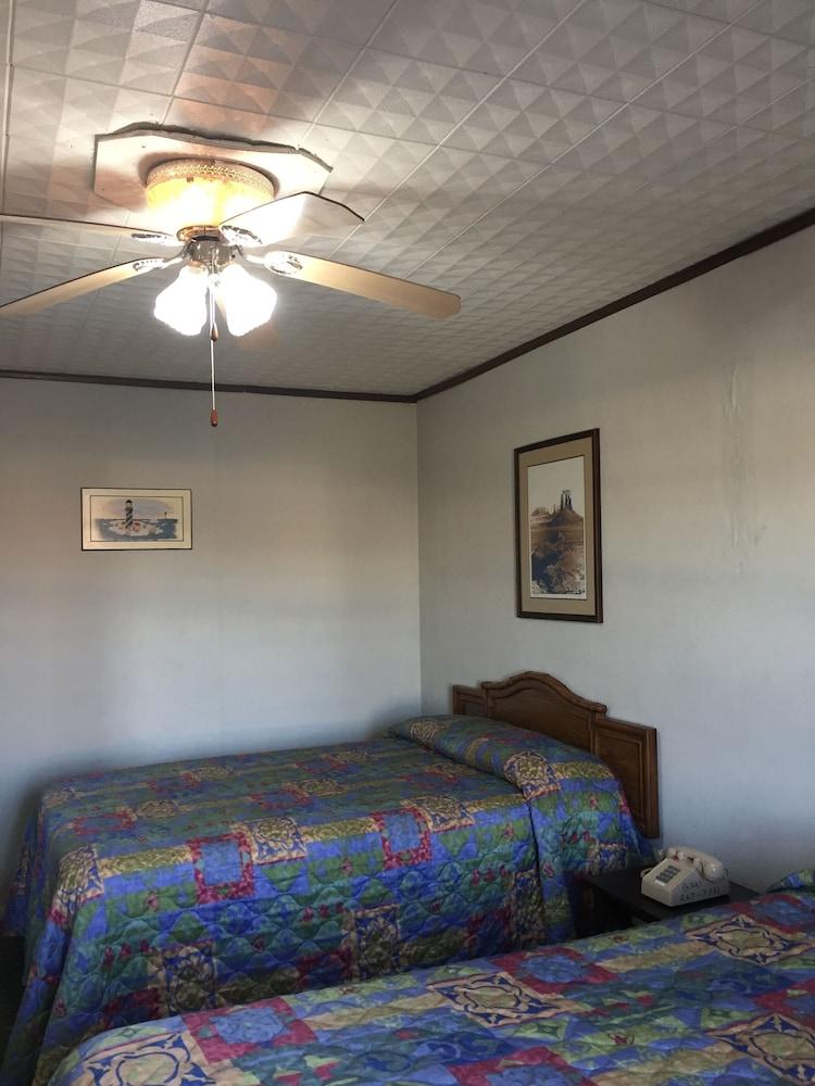 Delux Inn Big Spring photo 3