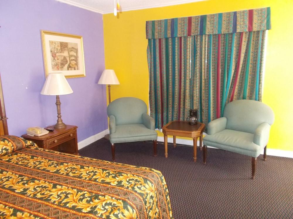 Hillside Motel photo 12
