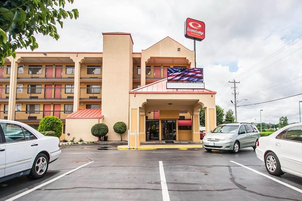 Econo Lodge Inn & Suites Memphis East photo 1