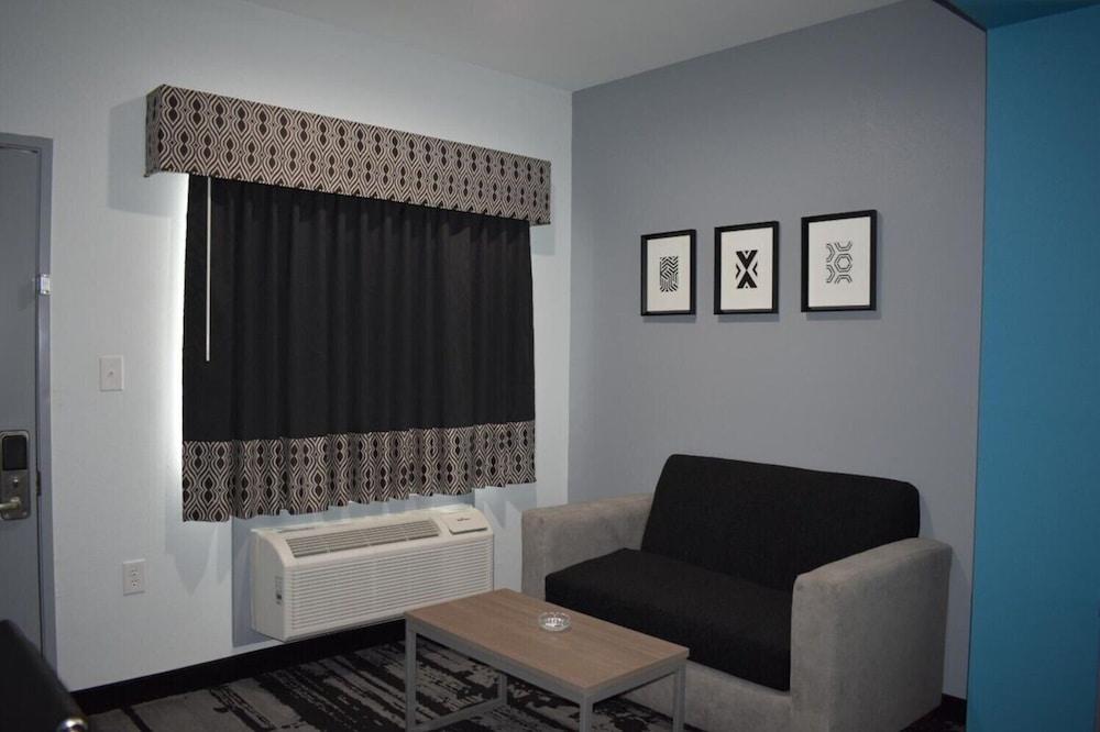 Hotel Royale IAH Airport North Houston I-45 photo 9