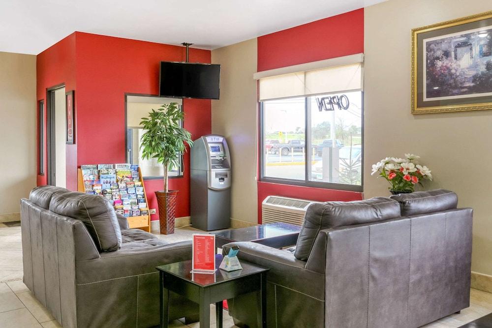 Econo Lodge Shorewood photo 4