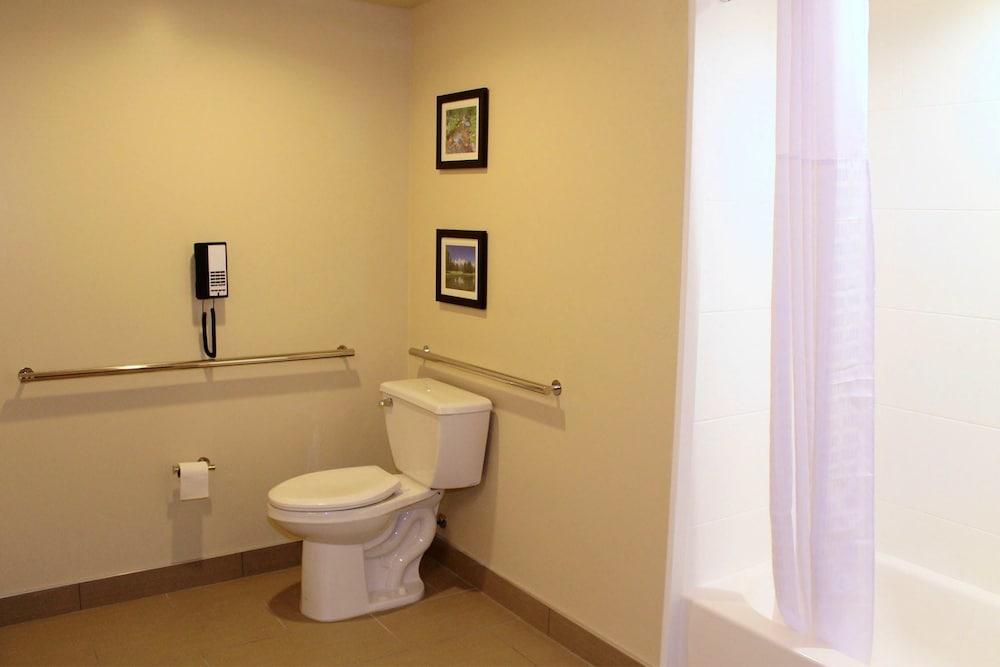 Heartland Inn and Suites photo 12