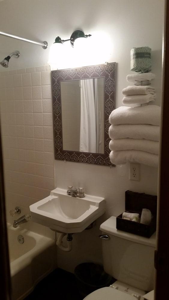 Mystic Valley Inn photo 27
