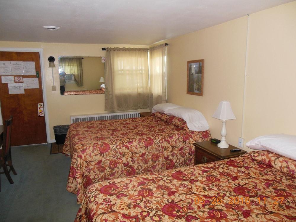 The Evergreen Motel photo 8