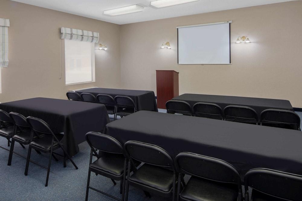 Baymont Inn and Suites Douglasville Atlanta photo 15