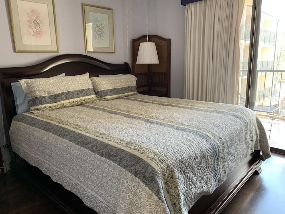 Oak Square Rentals photo 14
