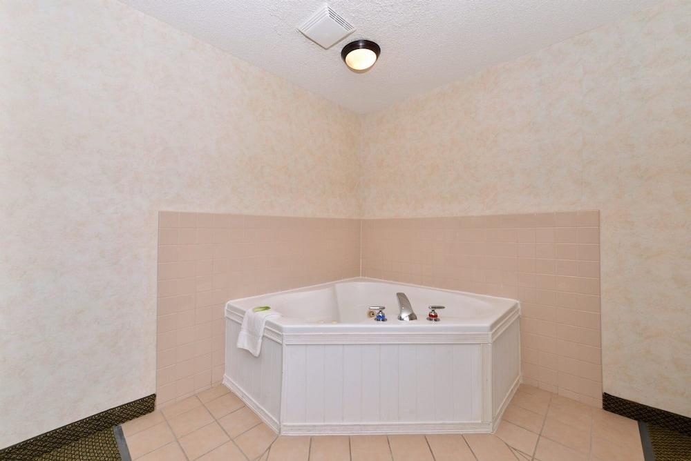 Vagabond Inn Executive - Green Valley photo 21