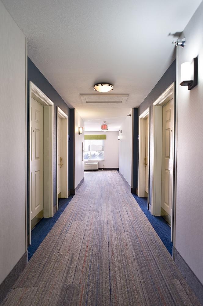 Holiday Inn Express Hotel & Suites Vermillion by IHG photo 26