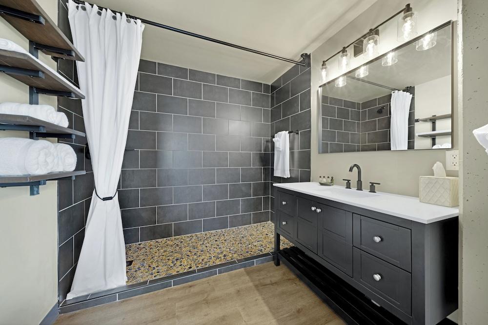 The Suites at Prairie Falls & Event Center photo 51