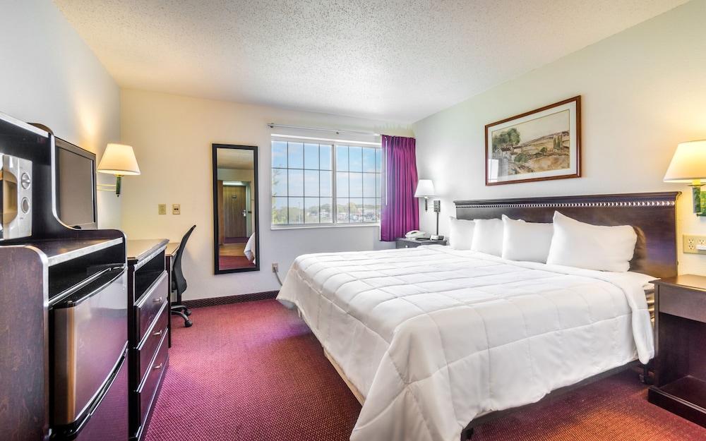 Wamego Inn and Suites photo 7