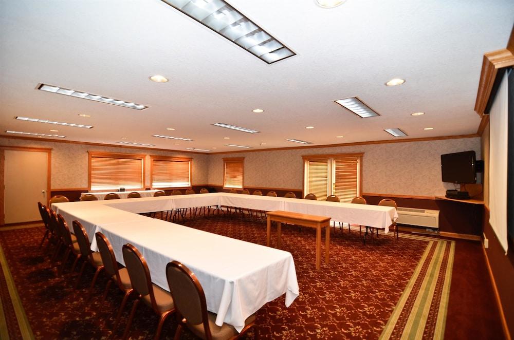 Best Western Plus University Park Inn & Suites photo 22