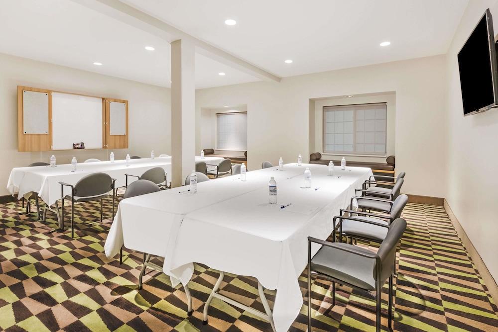 Microtel Inn & Suites By Wyndham Beaver Falls photo 13