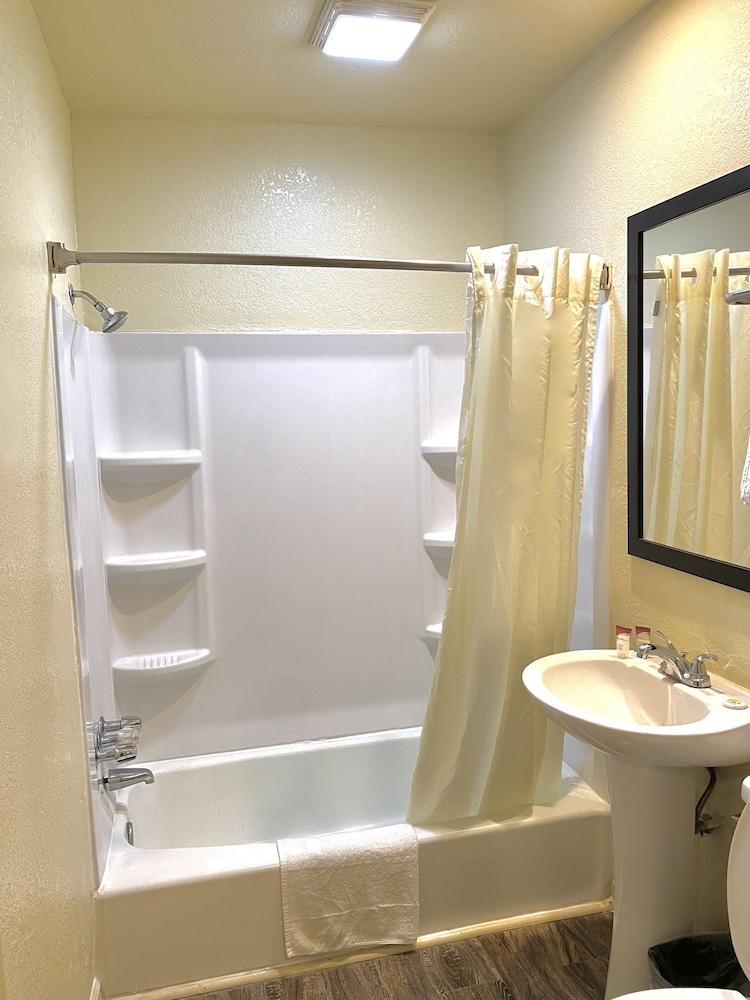 Whistling Pines - Daily & Extended Stay, Elizabeth City photo 16