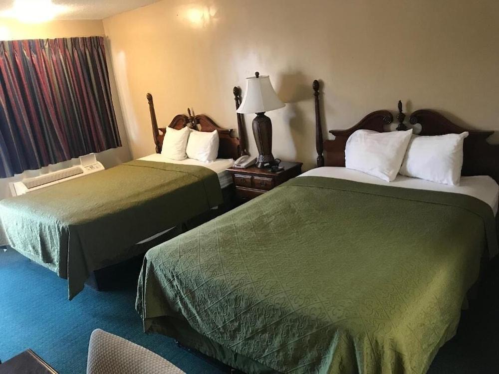 Travelers Inn photo 13