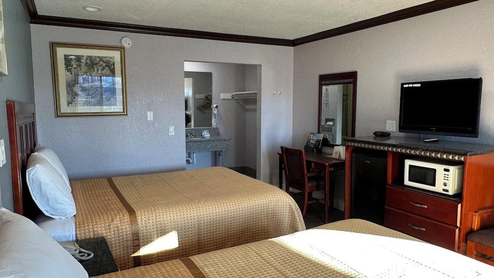 Corona Inn photo 3