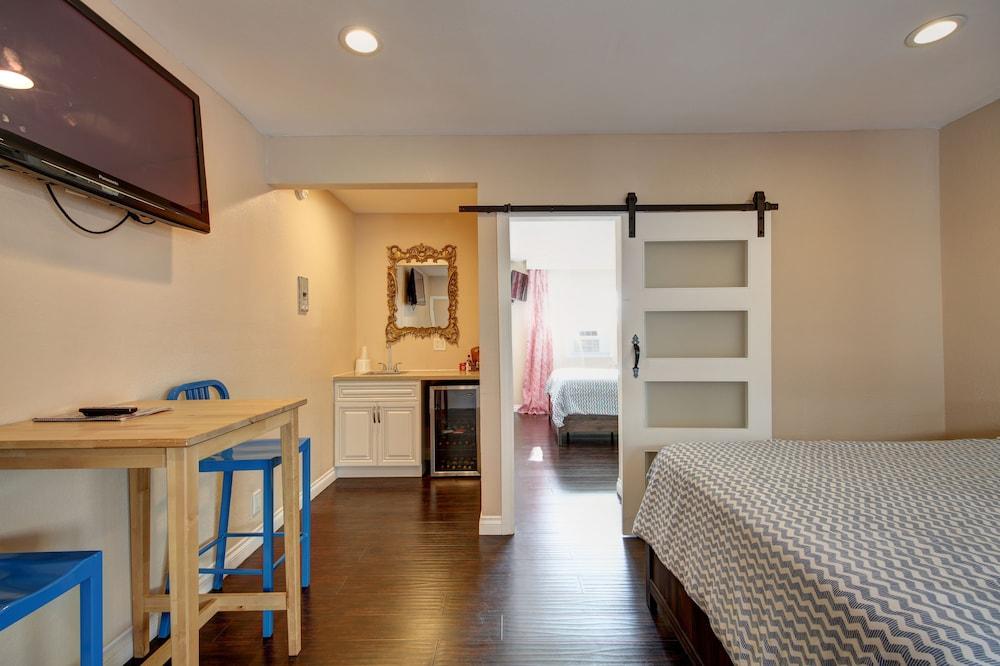 Tradewinds Hotel LAX Airport photo 15