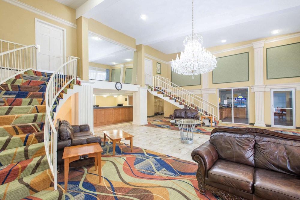 Days Inn by Wyndham Roanoke/Hollins Near I-81 photo 2