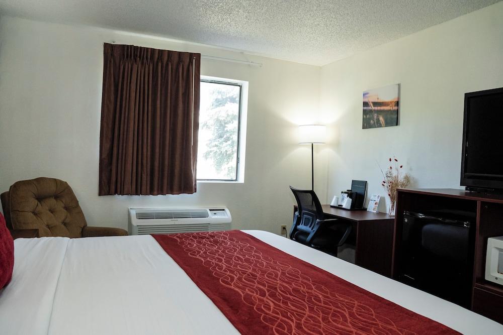 Victorian Inn & Suites photo 18