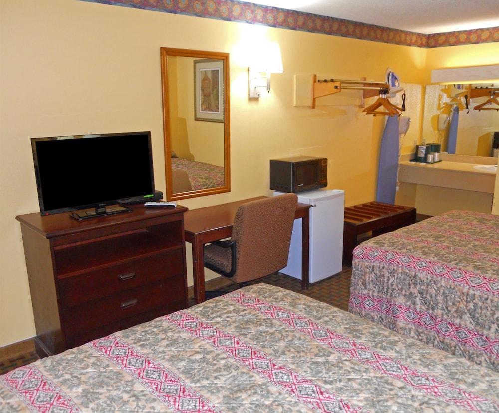 America's Best Inn and Suites Beaufort photo 11