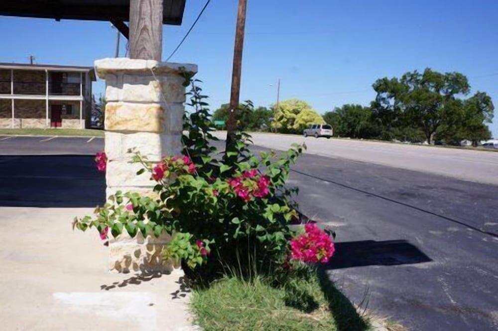 Ranch House Inn and Suites photo 8