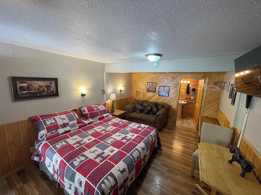 Ponderosa Pines Inn and Cabins photo 18