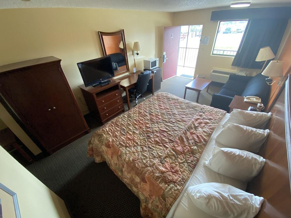 Rodeway Inn photo 16