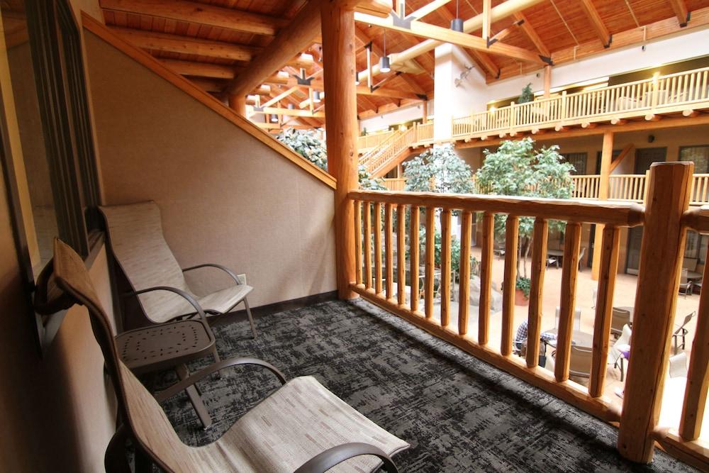 Casper C'mon Inn Hotel & Suites photo 11