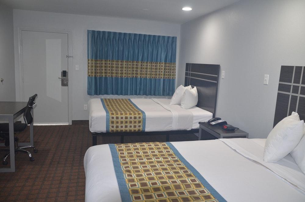 Traveler's Inn photo 12