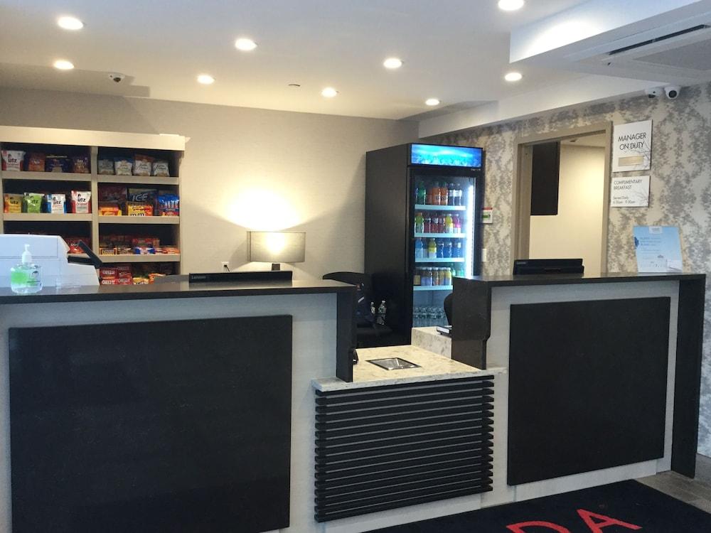 Ramada by Wyndham Bronx Terminal photo 10