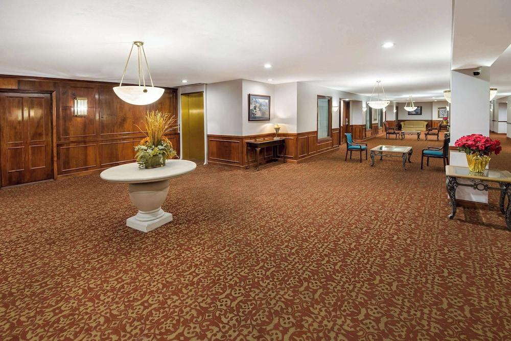 Quality inn & Suites Cincinnati I-275 photo 26