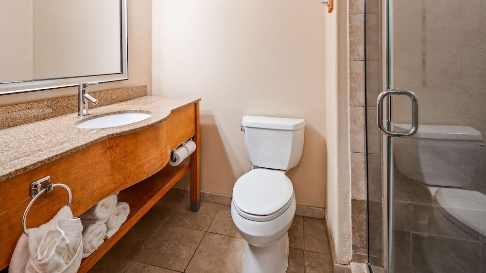 Best Western Plus Rose City Conference Center Inn photo 13