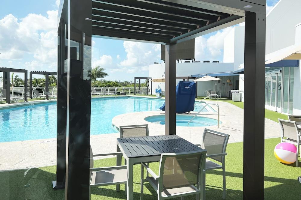Nuvo Suites Hotel photo 61