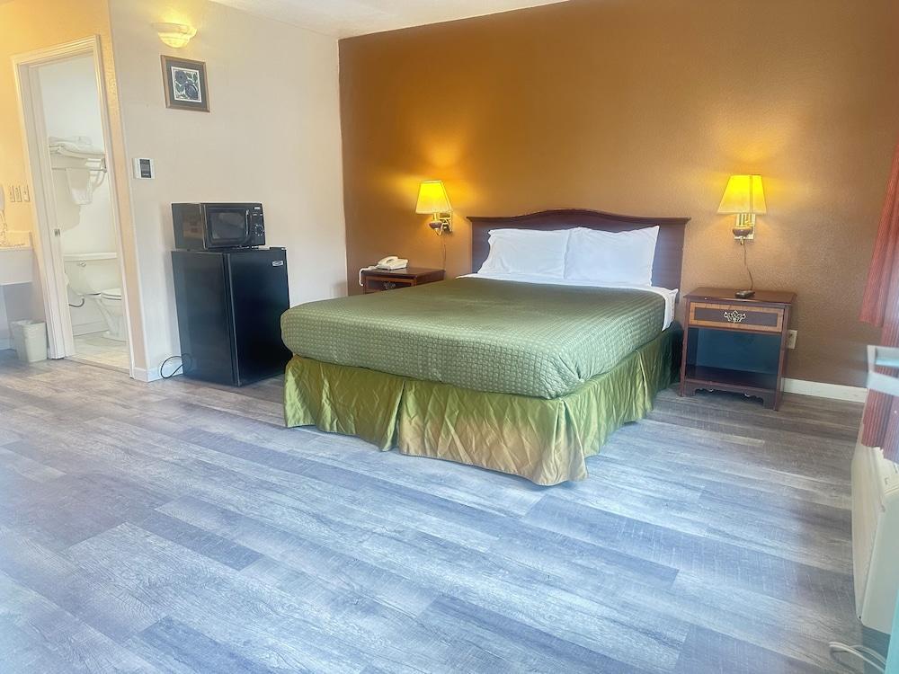 ROYAL INN photo 6