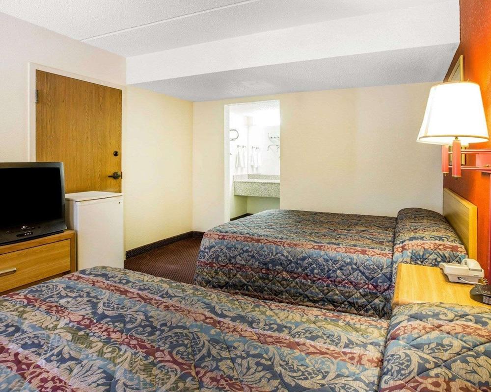Econo Lodge Jonesboro - Atlanta South photo 8