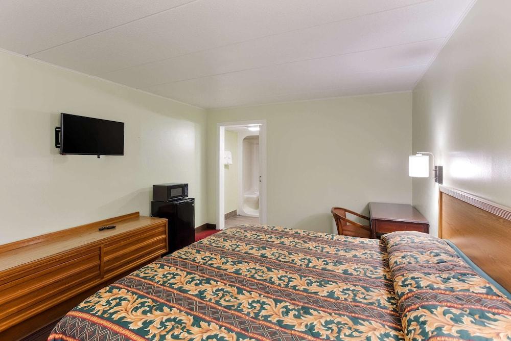 Rodeway Inn South Point photo 22