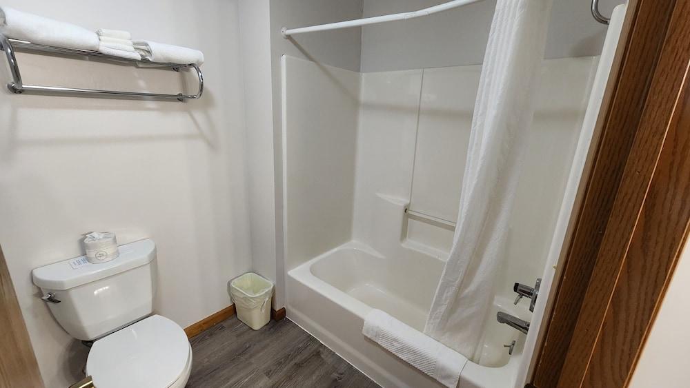 Econo Lodge Lakeshore photo 44