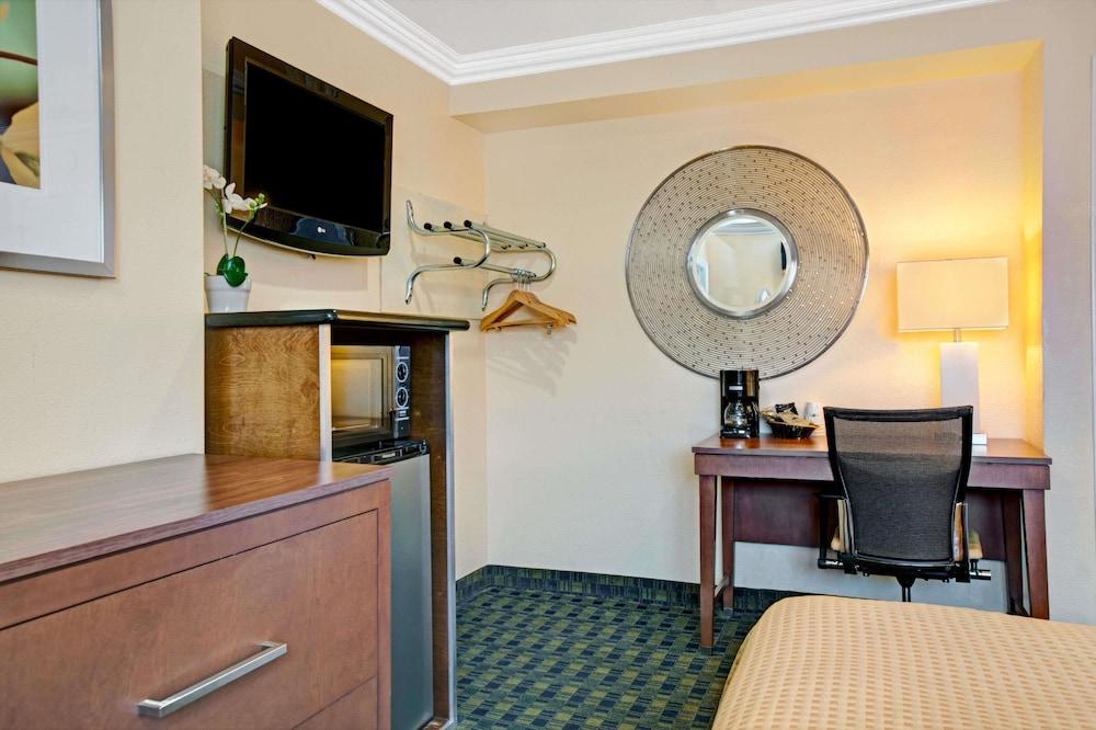 Days Inn by Wyndham San Francisco - Lombard photo 19