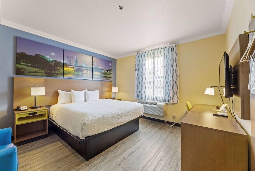 Days Inn & Suites by Wyndham Euless DFW Airport South photo 56