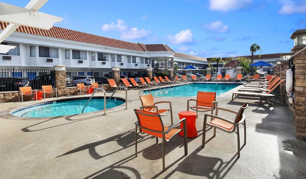 Tropicana Inn and Suites photo 2