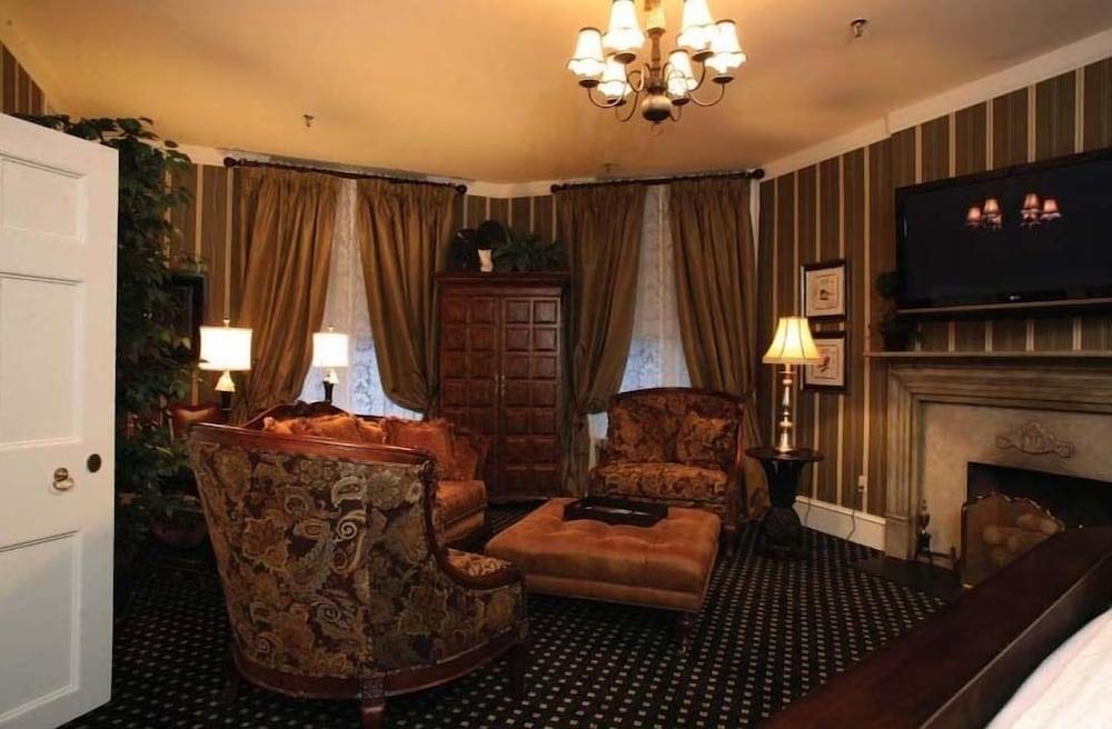 The Martha Washington Inn And Spa photo 35